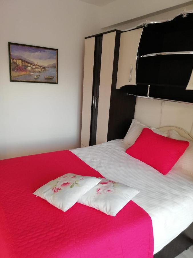 Kolonaki Domus Apartment Яш Екстериор снимка